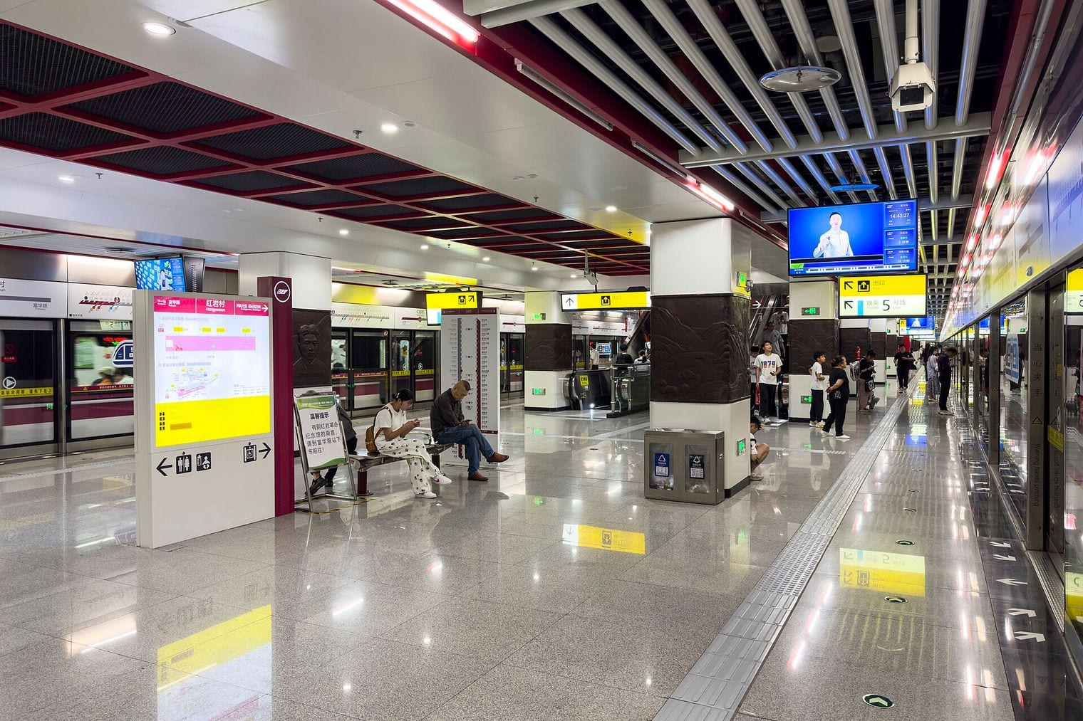Hongyancun Station, World