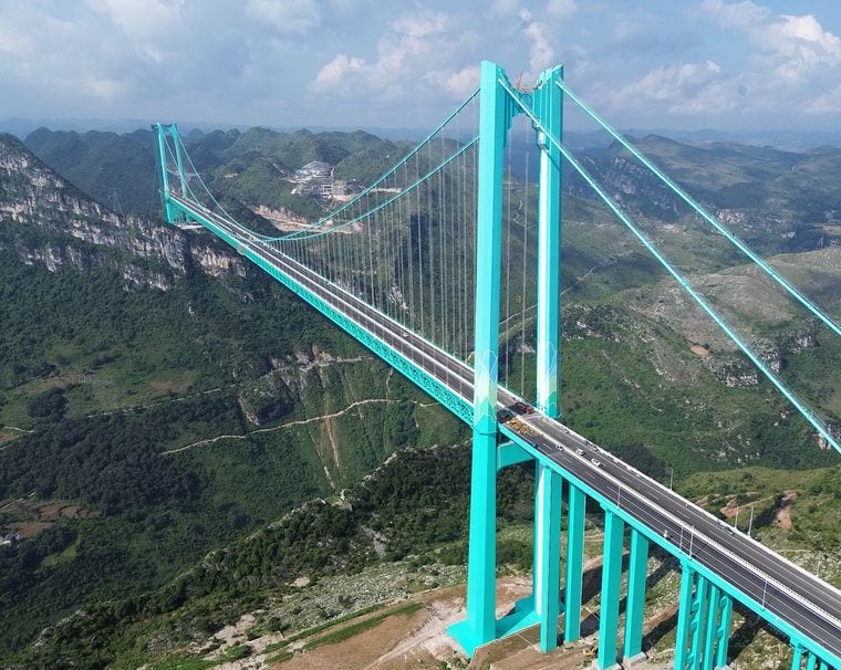 Huajiang Canyon Bridge