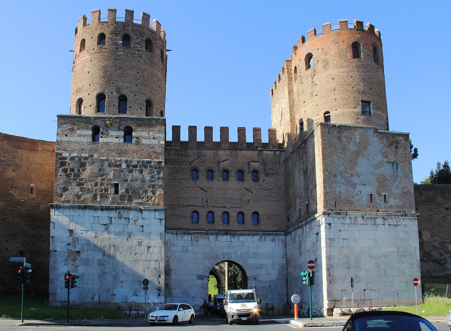 Rome Doubled the Height of Its Walls in Two Years, Italy