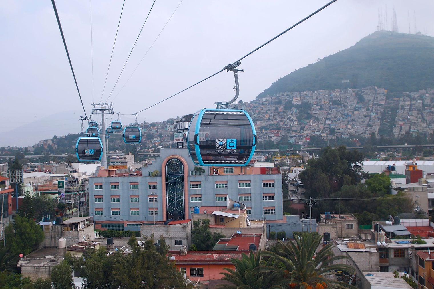 Cablebús Line 1, World