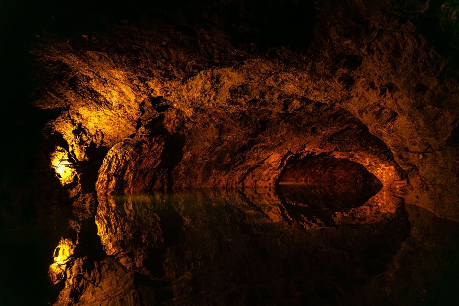 Schönberg-Höhlensystem, World