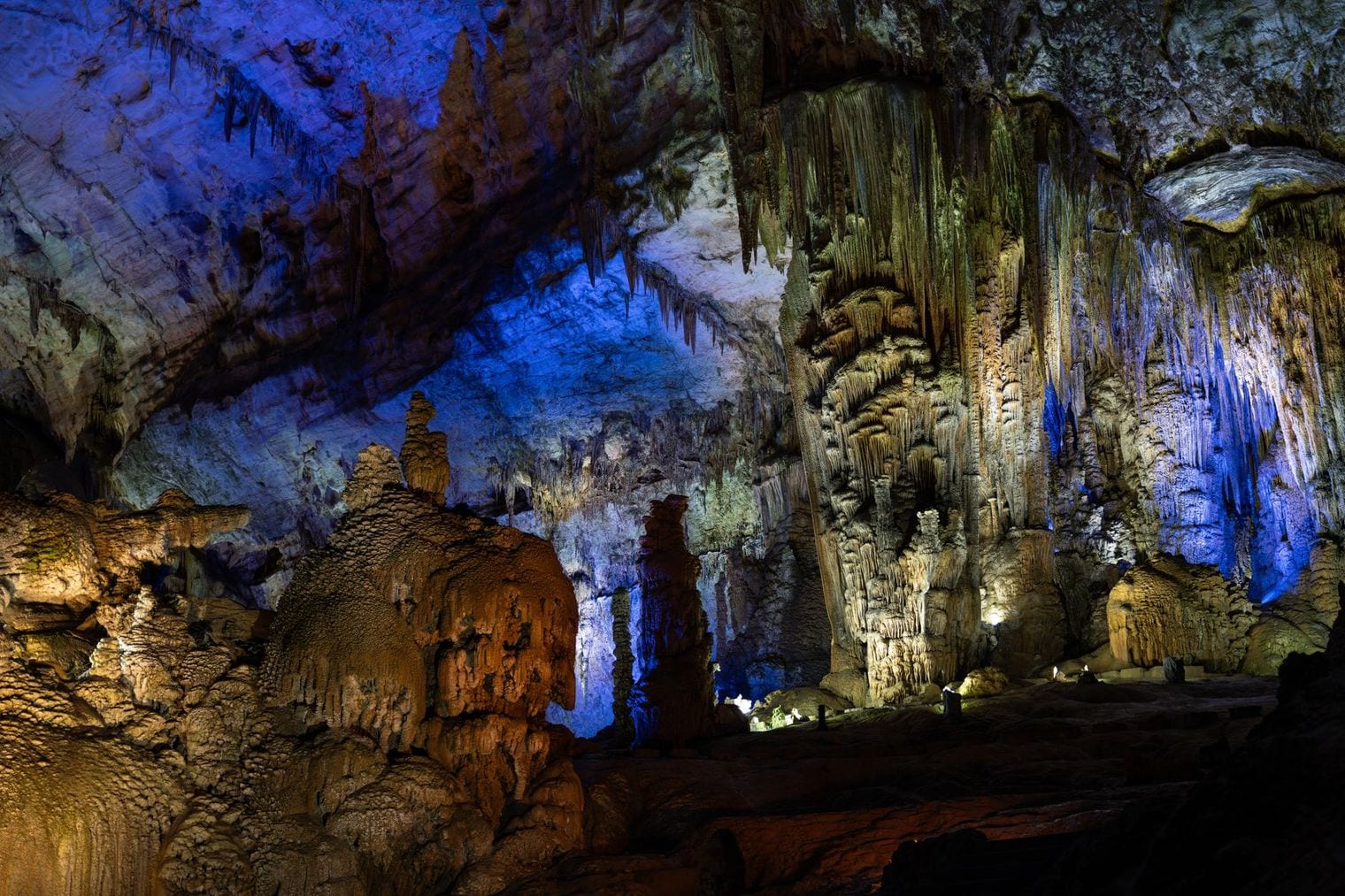 Shuanghedong Cave Network, World