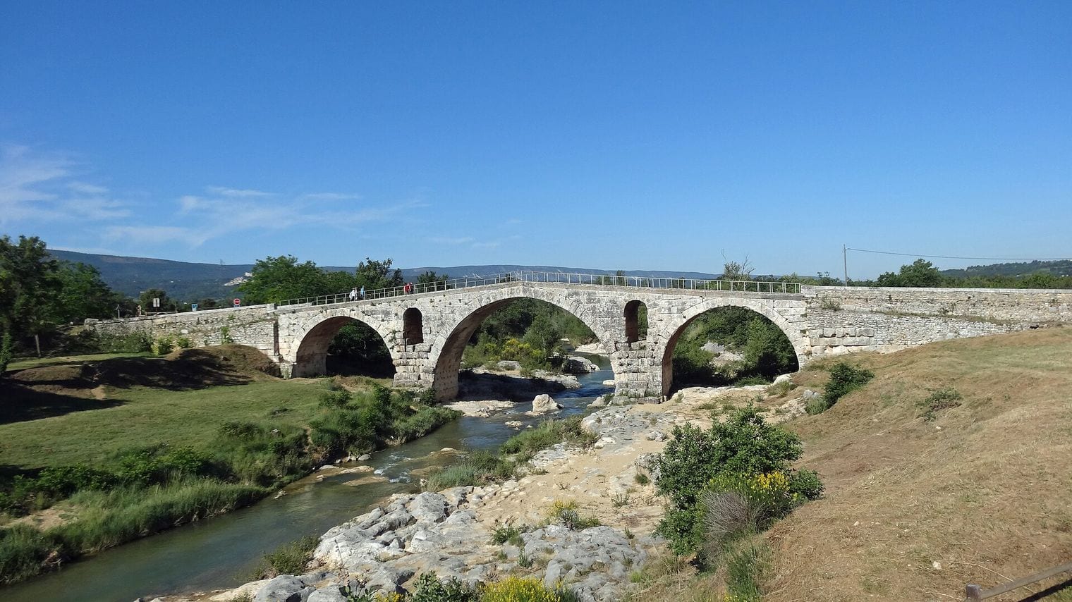 Pont Julien, World