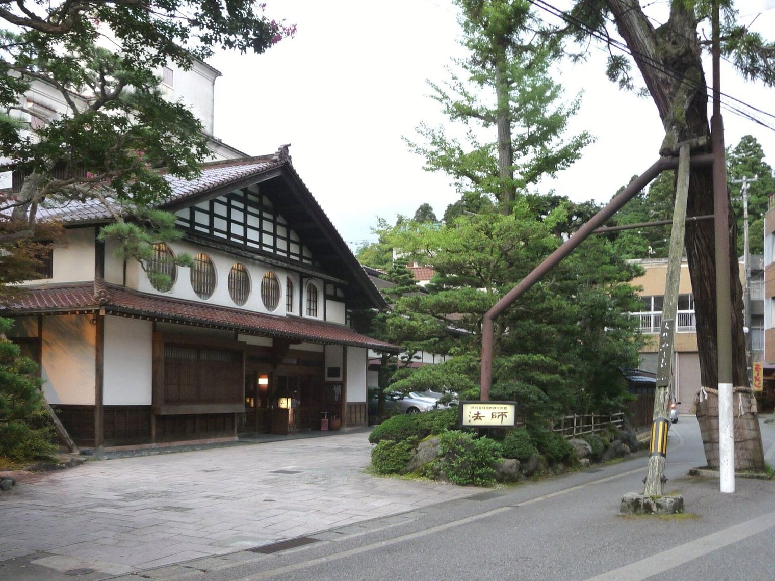 Hōshi Ryokan, World