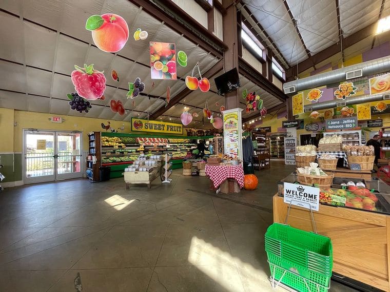 The Big Red Barn, Murray Family Farms