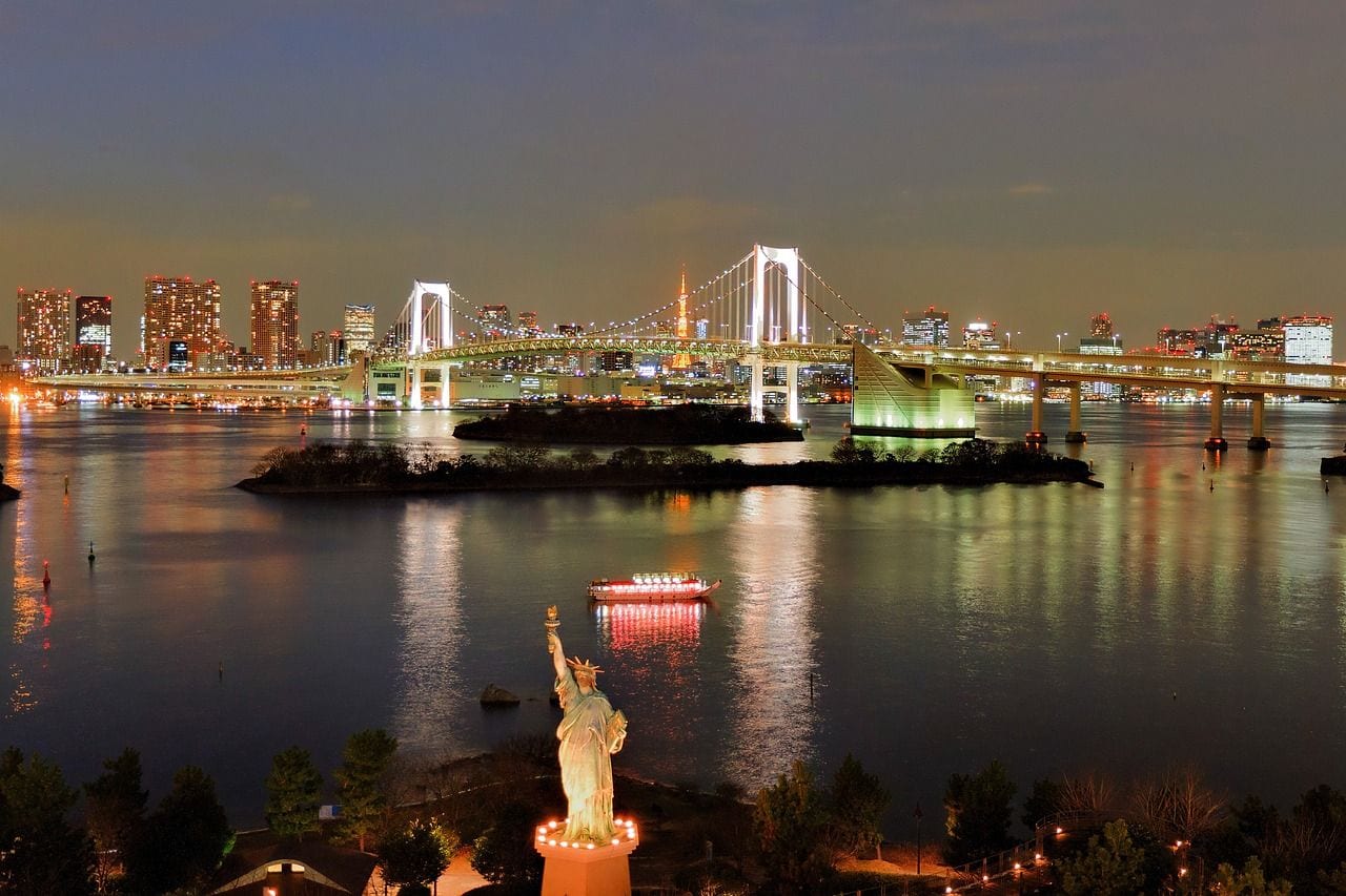 Tokyo Aqua Symphony, World