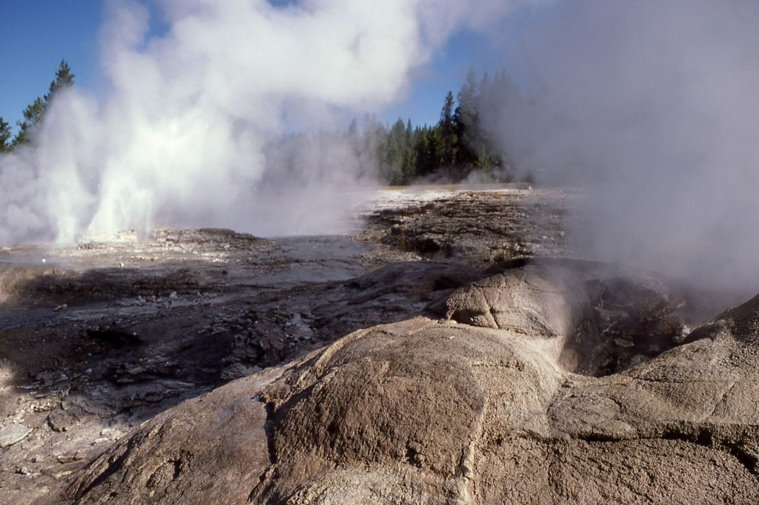 Fan Geyser, World