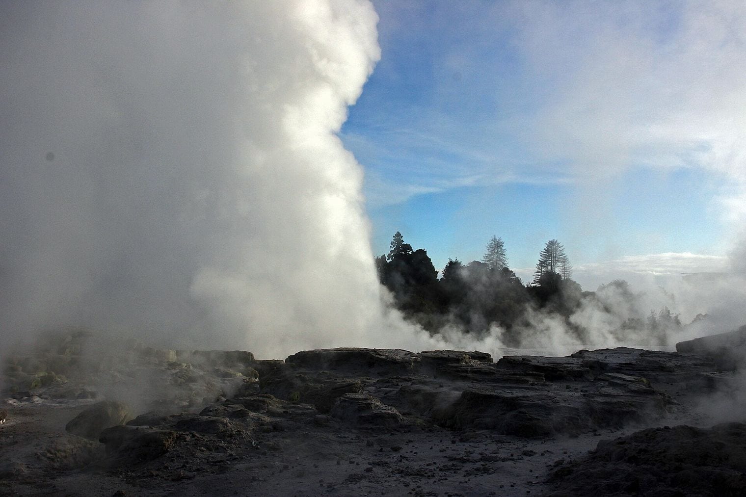 Pōhutu Geyser, World