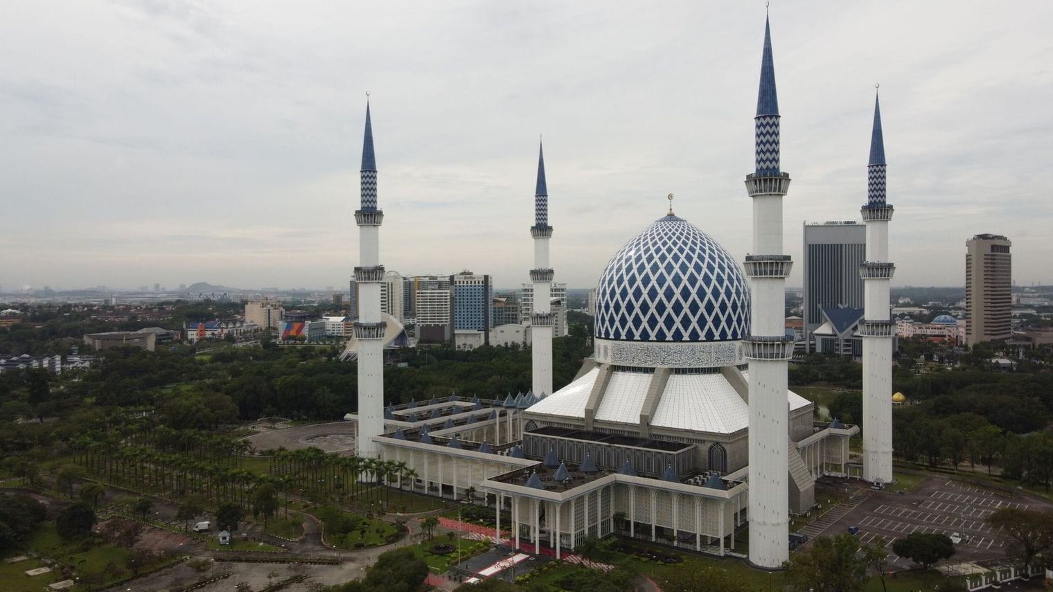 Sultan Salahuddin Abdul Aziz Mosque, World
