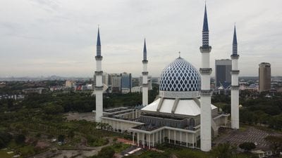Sultan Salahuddin Abdul Aziz Mosque