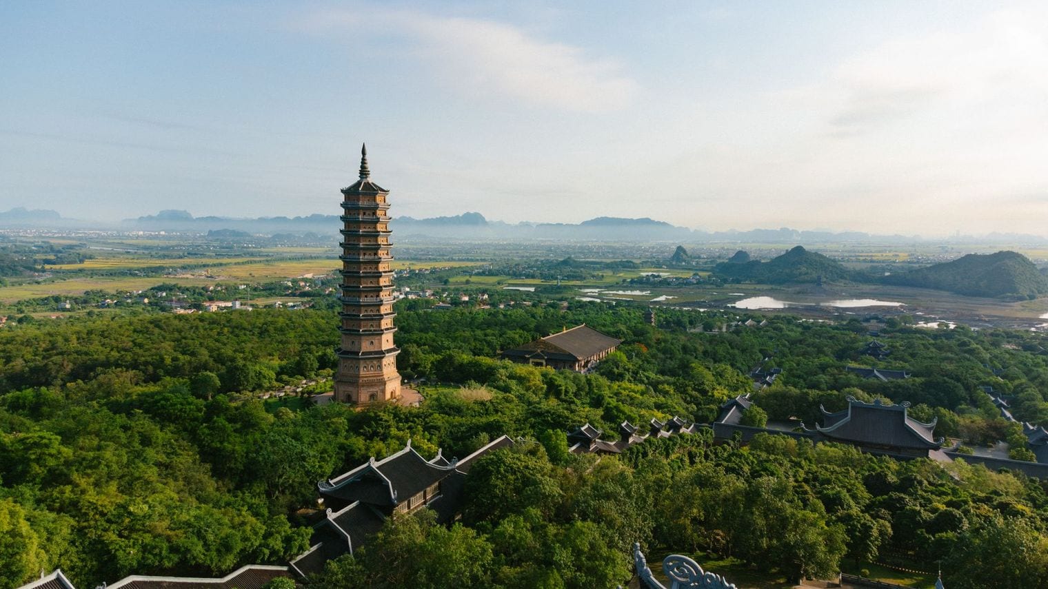 Bái Đính Bảo Tháp, World
