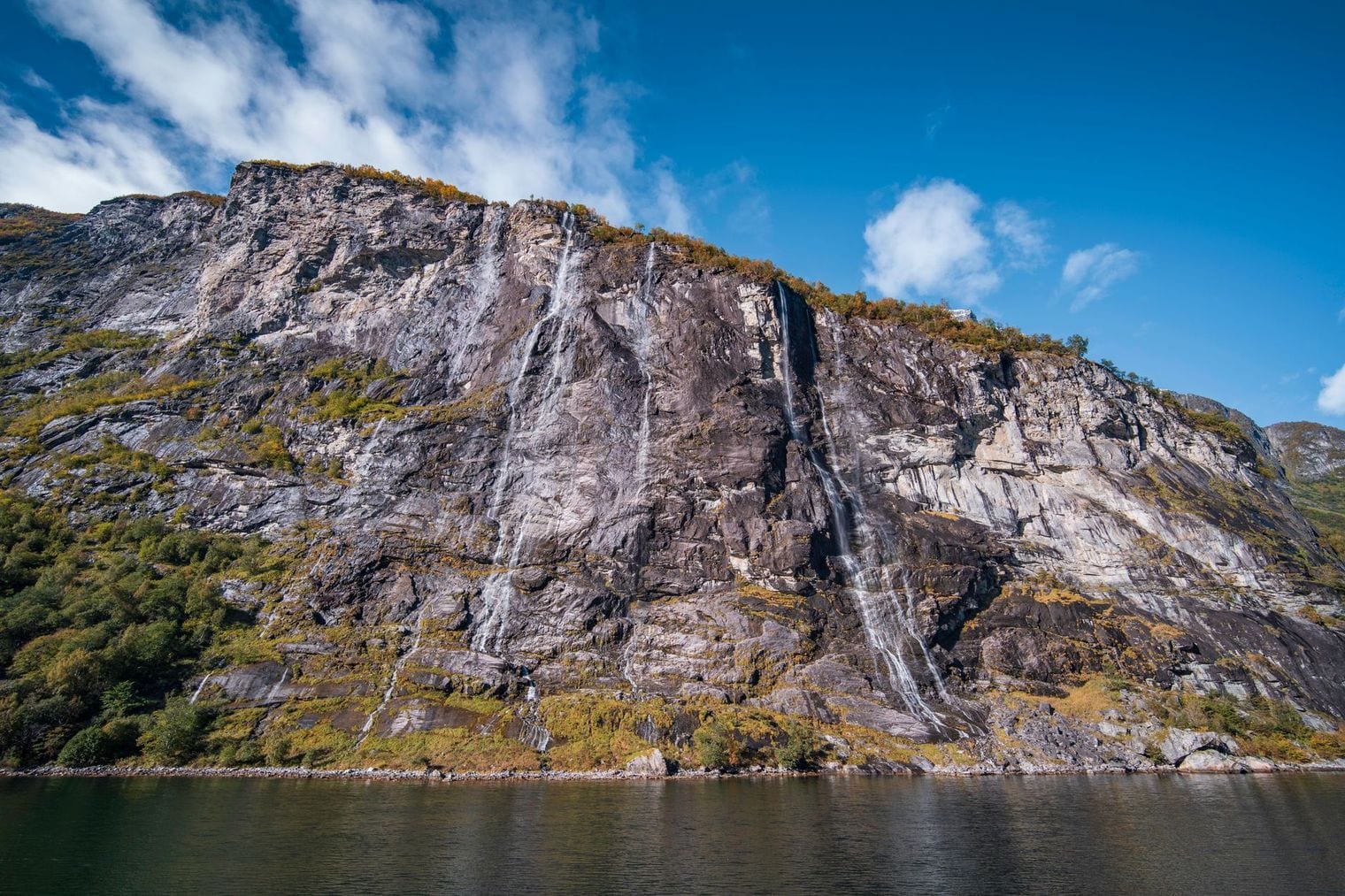 Storeskredfossen, World