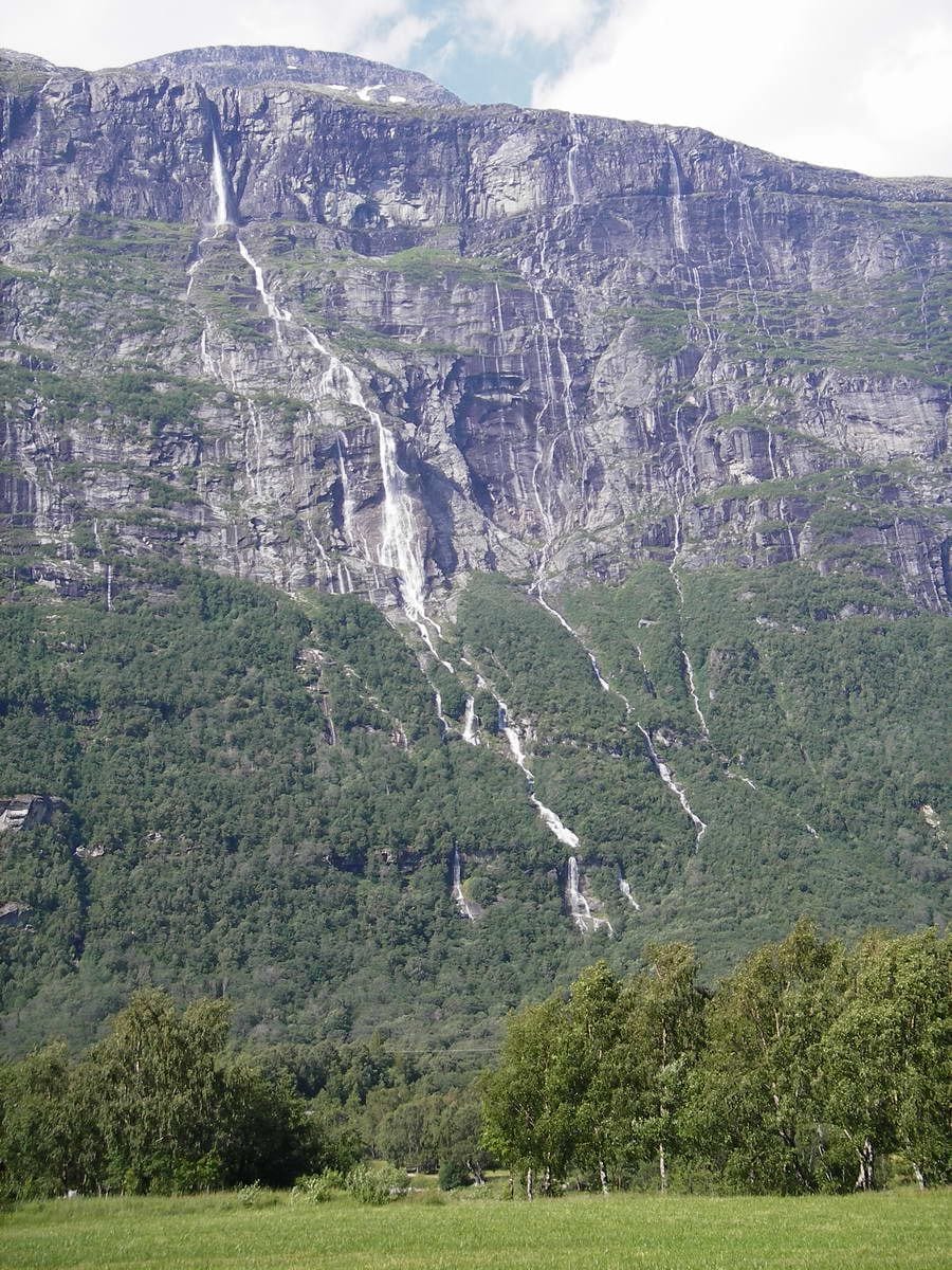 Vinnufossen, World