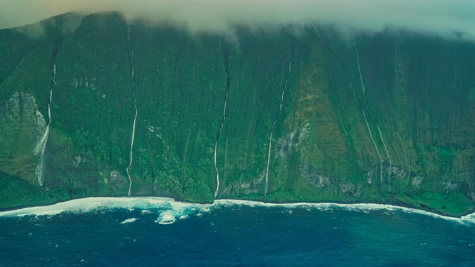 Puʻukaʻoku Falls, World
