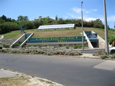 Szemlő-hegyi Cave