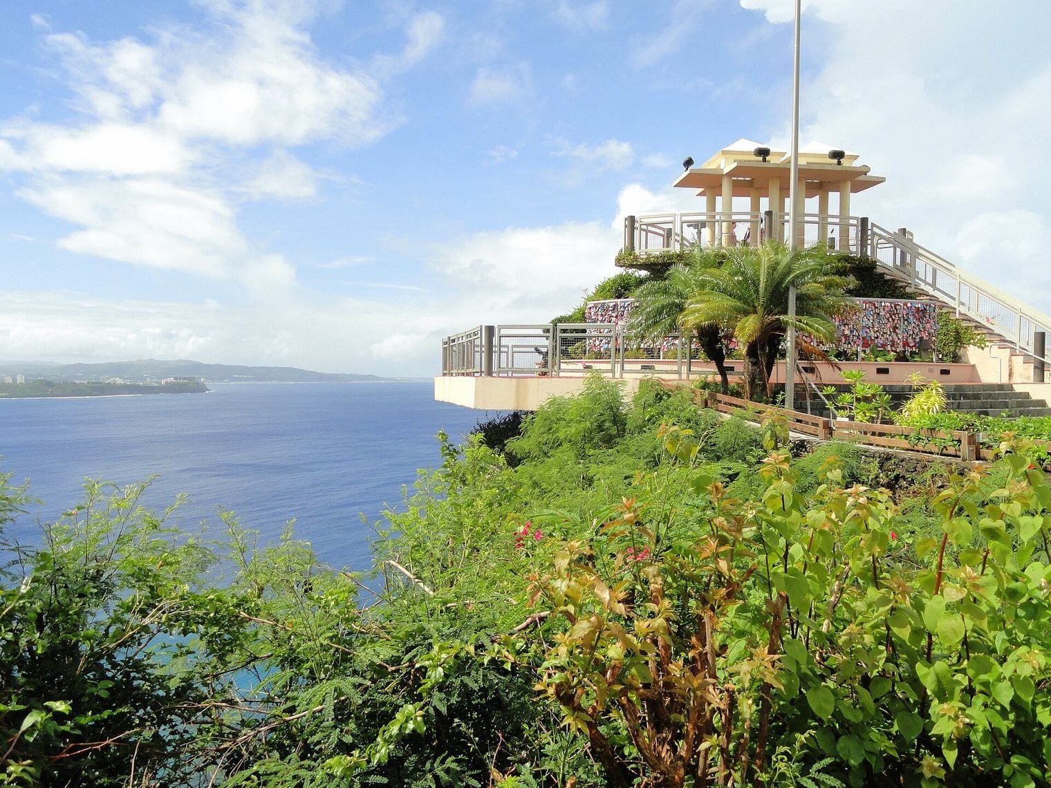 Puntan Dos Amantes, Guam