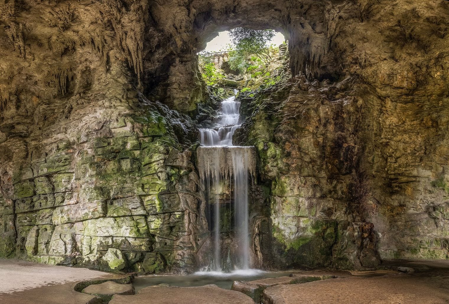 Parc des Buttes-Chaumont, France