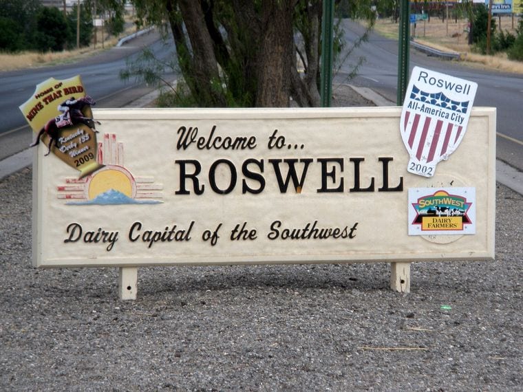 Roswell Welcome Sign