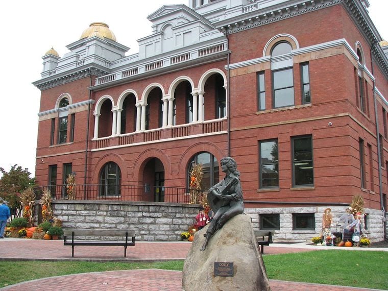 Dolly Parton Statue
