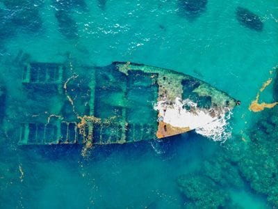 La Famille Express Shipwreck